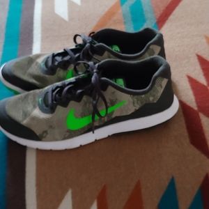 Nike Flex Experience RN 4 Sneakers - size 11